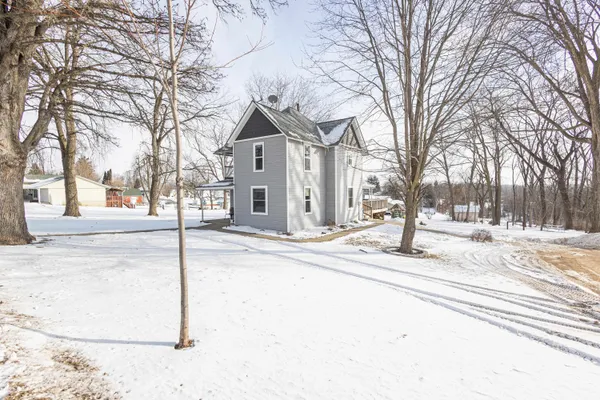 $279,900 | 94 County J, Benton, WI 53803