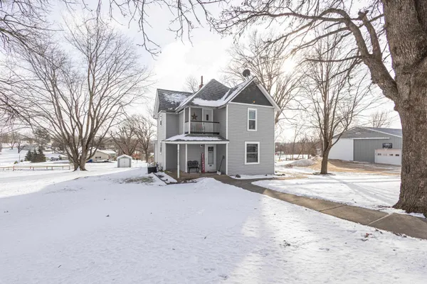 $279,900 | 94 County J, Benton, WI 53803
