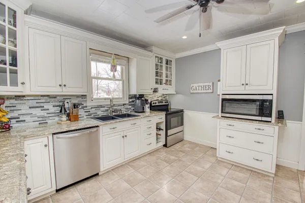 $279,900 | 94 County J, Benton, WI 53803