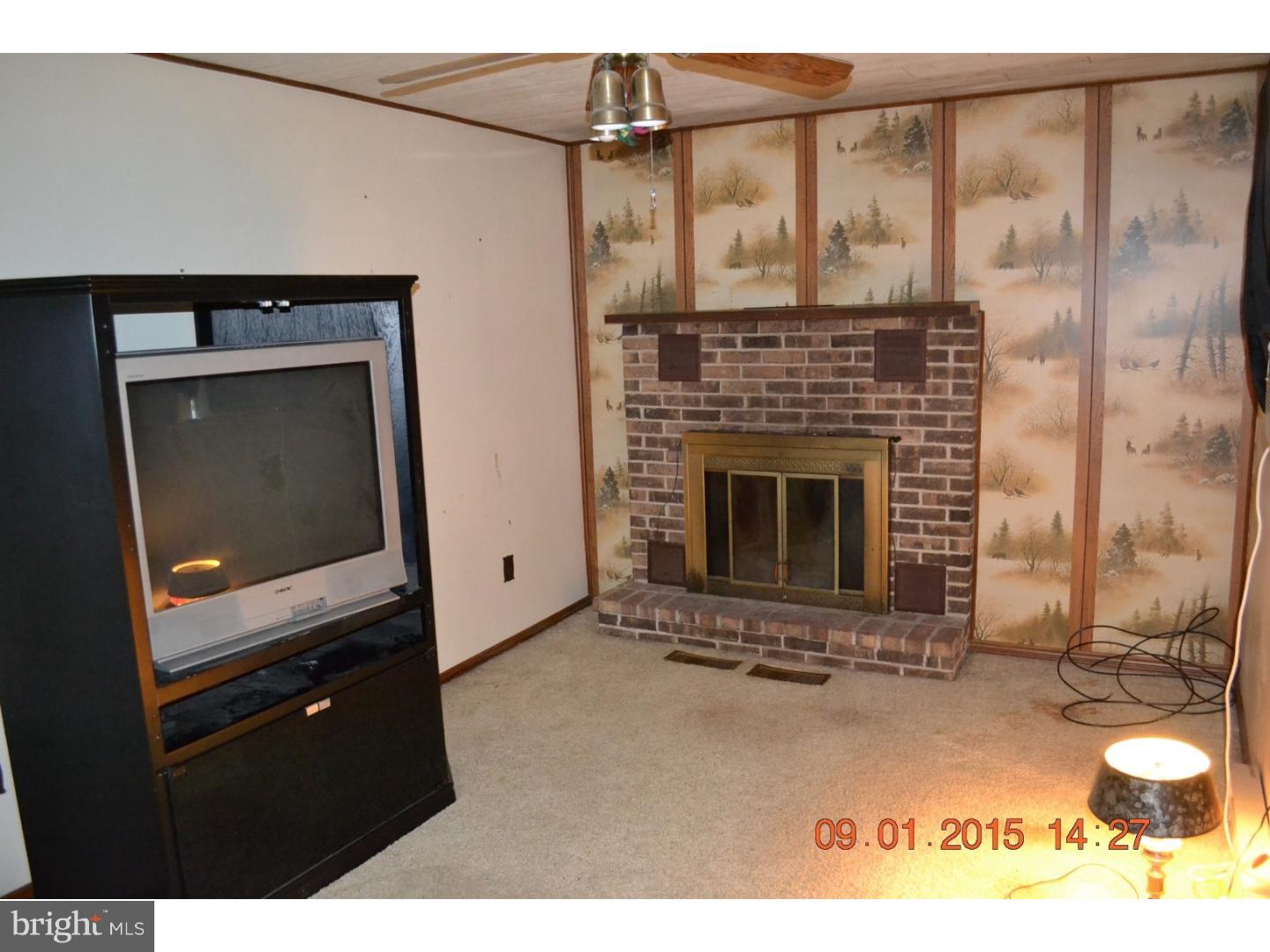 2451 Berkley Road Reading, PA 19605 - Photo 5 of 18