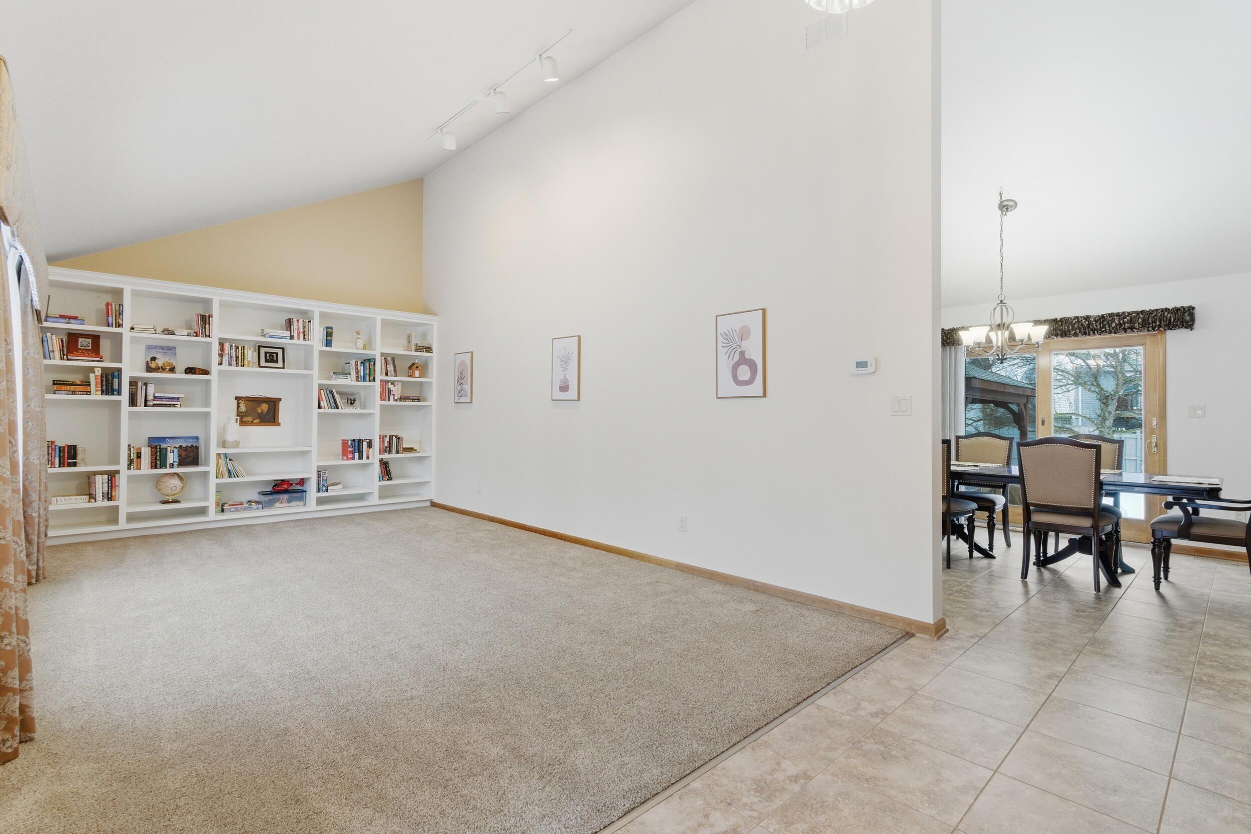 713 Robin Court Griffith, IN 46319 - Photo 3 of 34 2500x1667