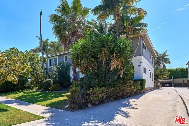 $2,900 | 742 South Plymouth Boulevard, Unit 3, Los Angeles, CA 90005