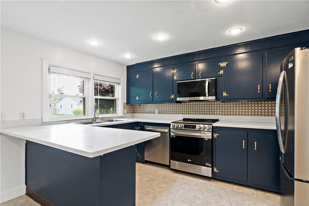 3 Ruth Street Middletown, RI 02842 - Photo 8 of 29
