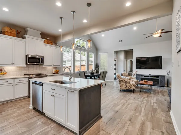 $308,000 | 212 North Spotted Fern Drive, Montgomery, TX 77316