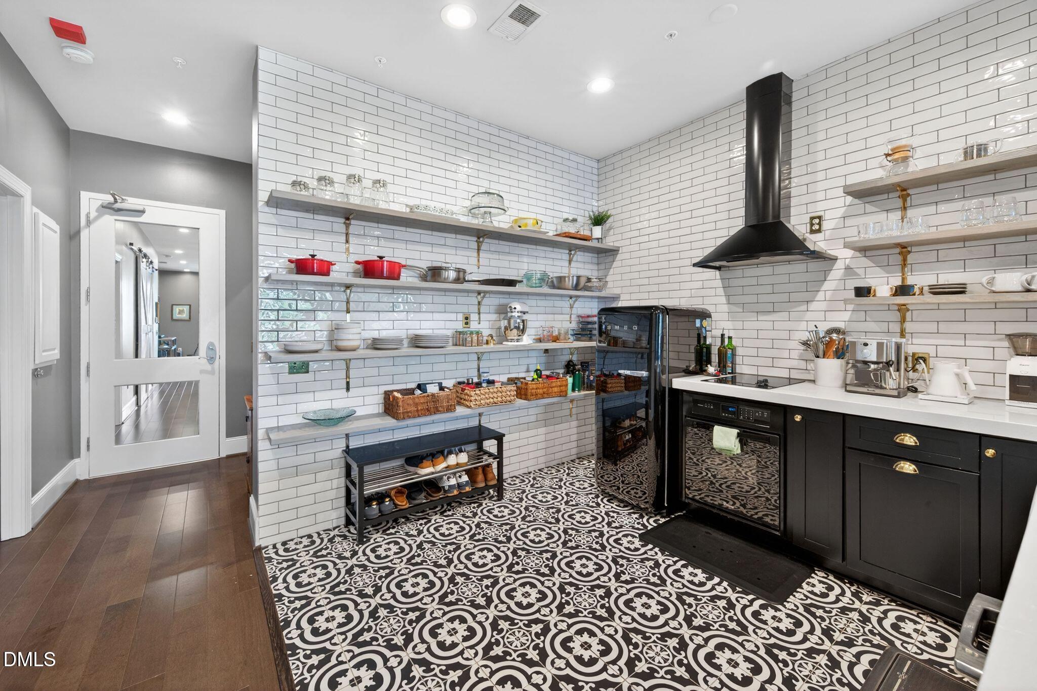 317 West Morgan Street, Unit 305 Raleigh, NC 27601 - Photo 3 of 49 DSC_4333