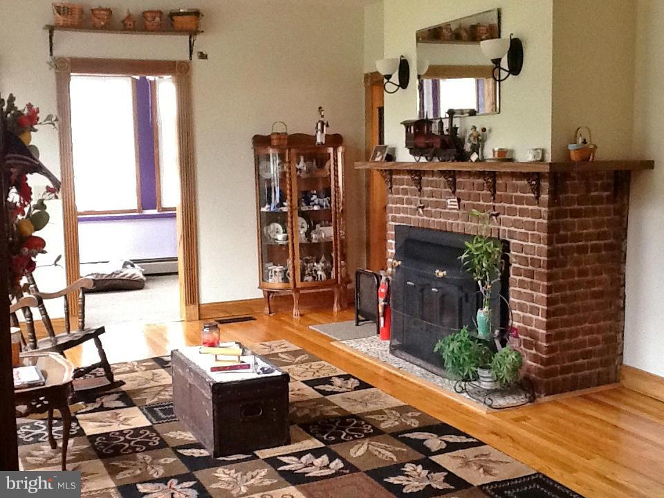 207 Greenwood Road Linthicum Heights, MD 21090 - Photo 17 of 24 Living Room