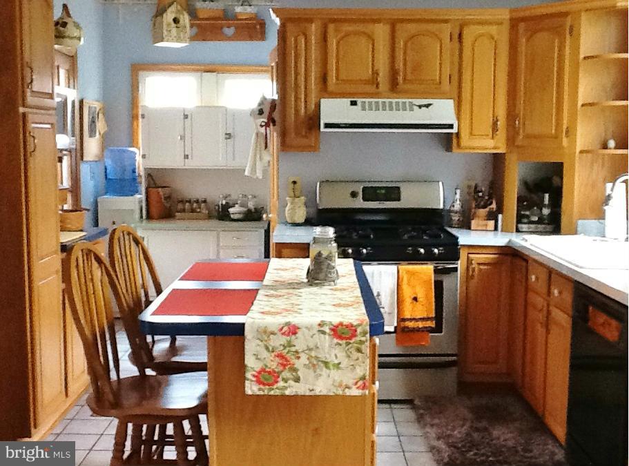 207 Greenwood Road Linthicum Heights, MD 21090 - Photo 8 of 24 Kitchen