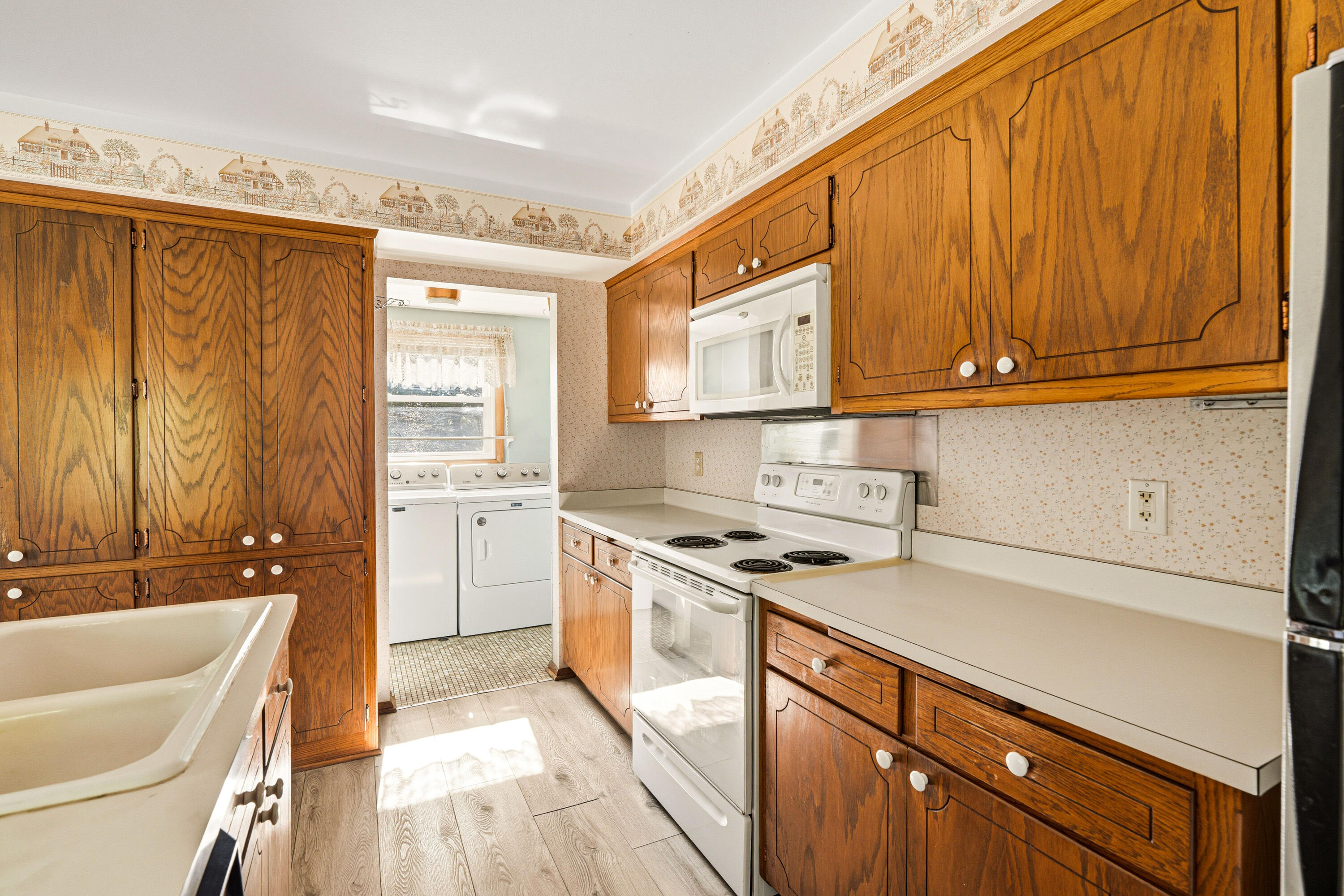 19272 West Coffee Road New Berlin, WI 53146 - Photo 9 of 49 Kitchen