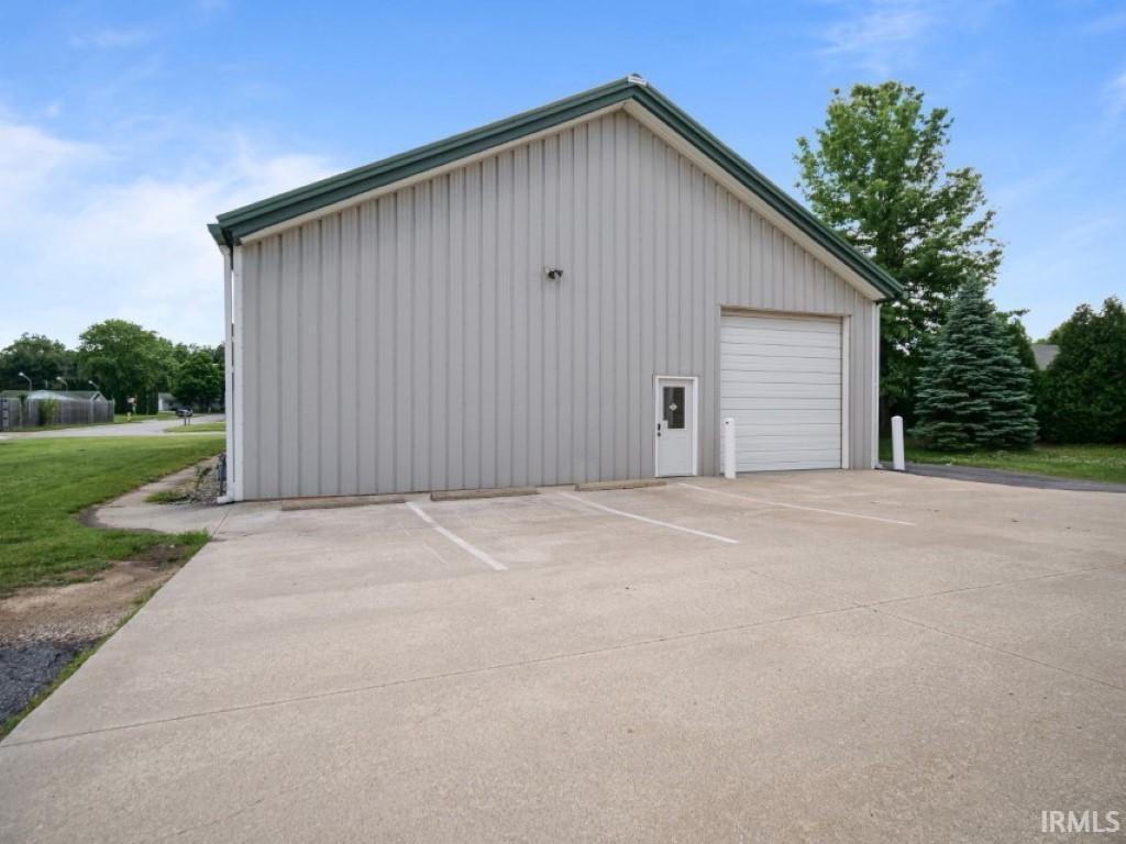 1611 Pheasant Run Huntertown, IN 46748 - Photo 5 of 36