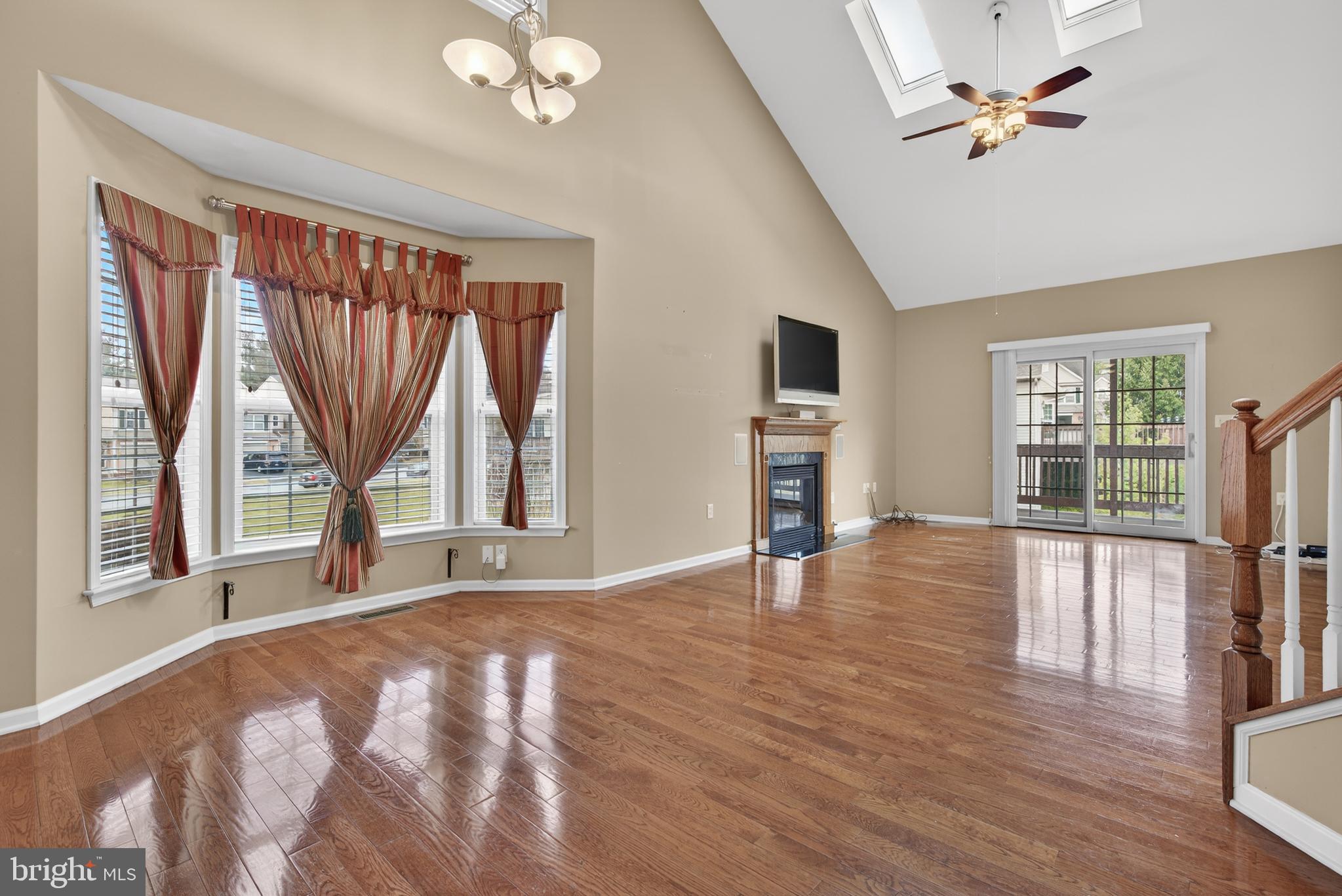 4375 Roth Farm Village Circle Mechanicsburg, PA 17050 - Photo 6 of 54