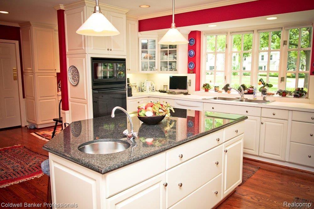 1320 Covington Road Bloomfield Hills, MI 48301 - Photo 13 of 25 IMG_8442.jpg