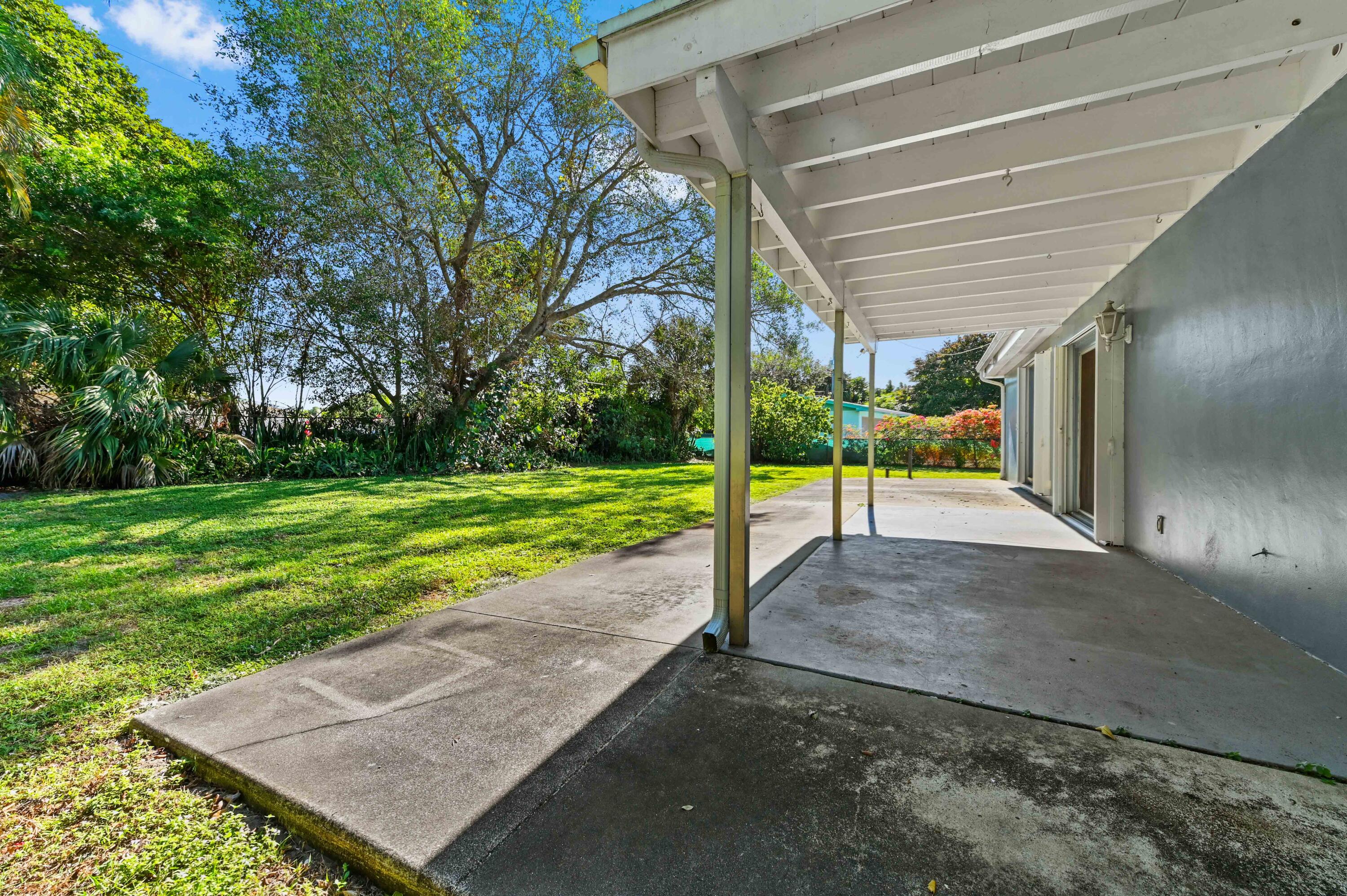 603 Laurel Road North Palm Beach, FL 33408 - Photo 35 of 45 29 Patio 01