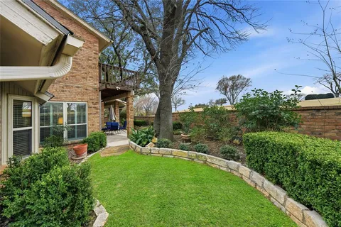 a view of an house with backyard space and garden
