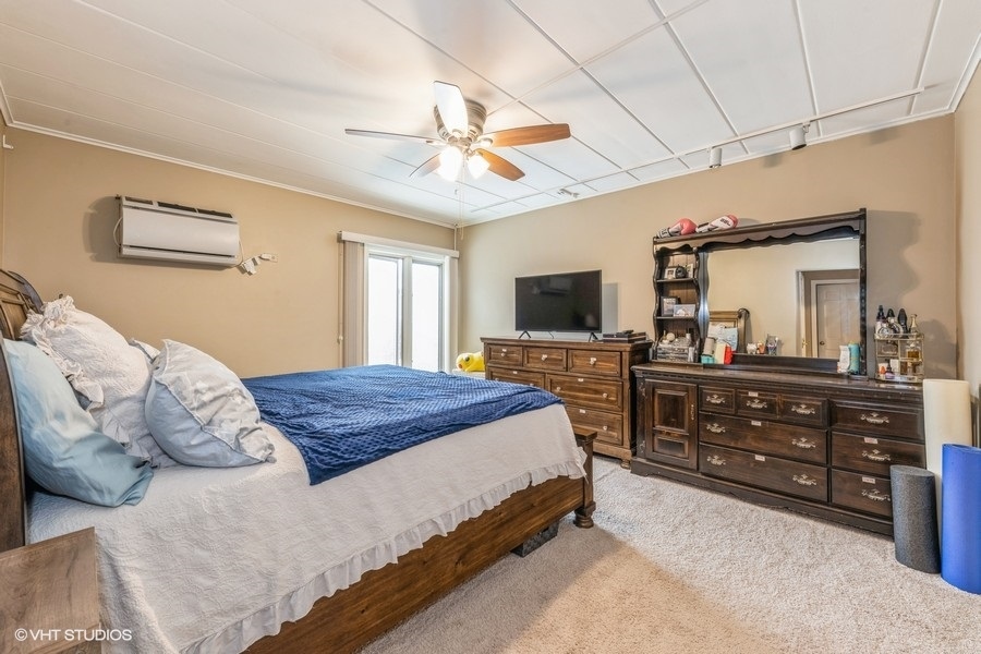 1001 Deerfield Road, Unit 204 Deerfield, IL 60015 - Photo 15 of 20 a bedroom with a bed and a tv on dresser