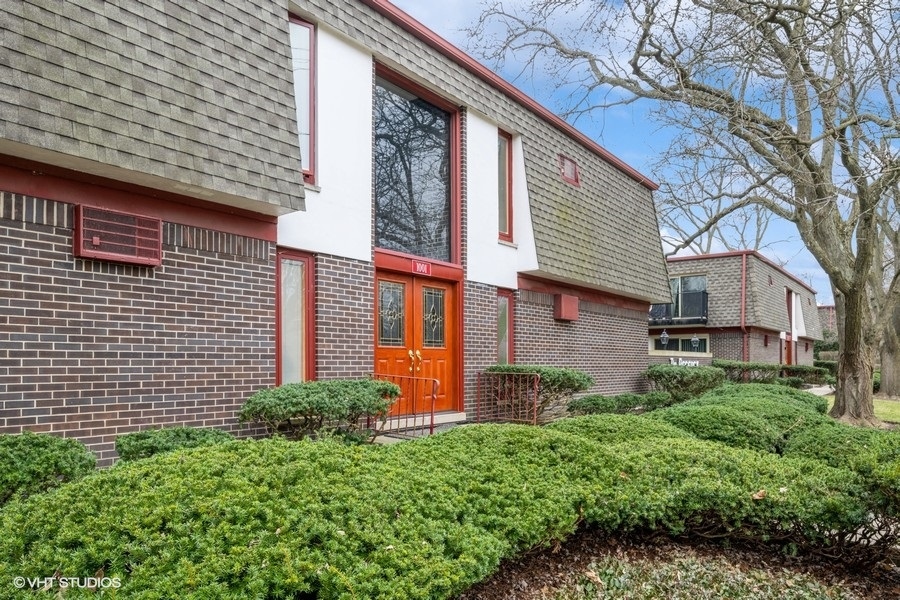 1001 Deerfield Road, Unit 204 Deerfield, IL 60015 - Photo 3 of 20 a brick building with a large windows