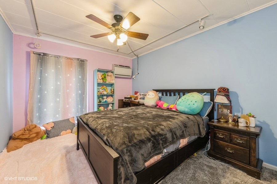 1001 Deerfield Road, Unit 204 Deerfield, IL 60015 - Photo 8 of 20 a bedroom with a bed and a chandelier