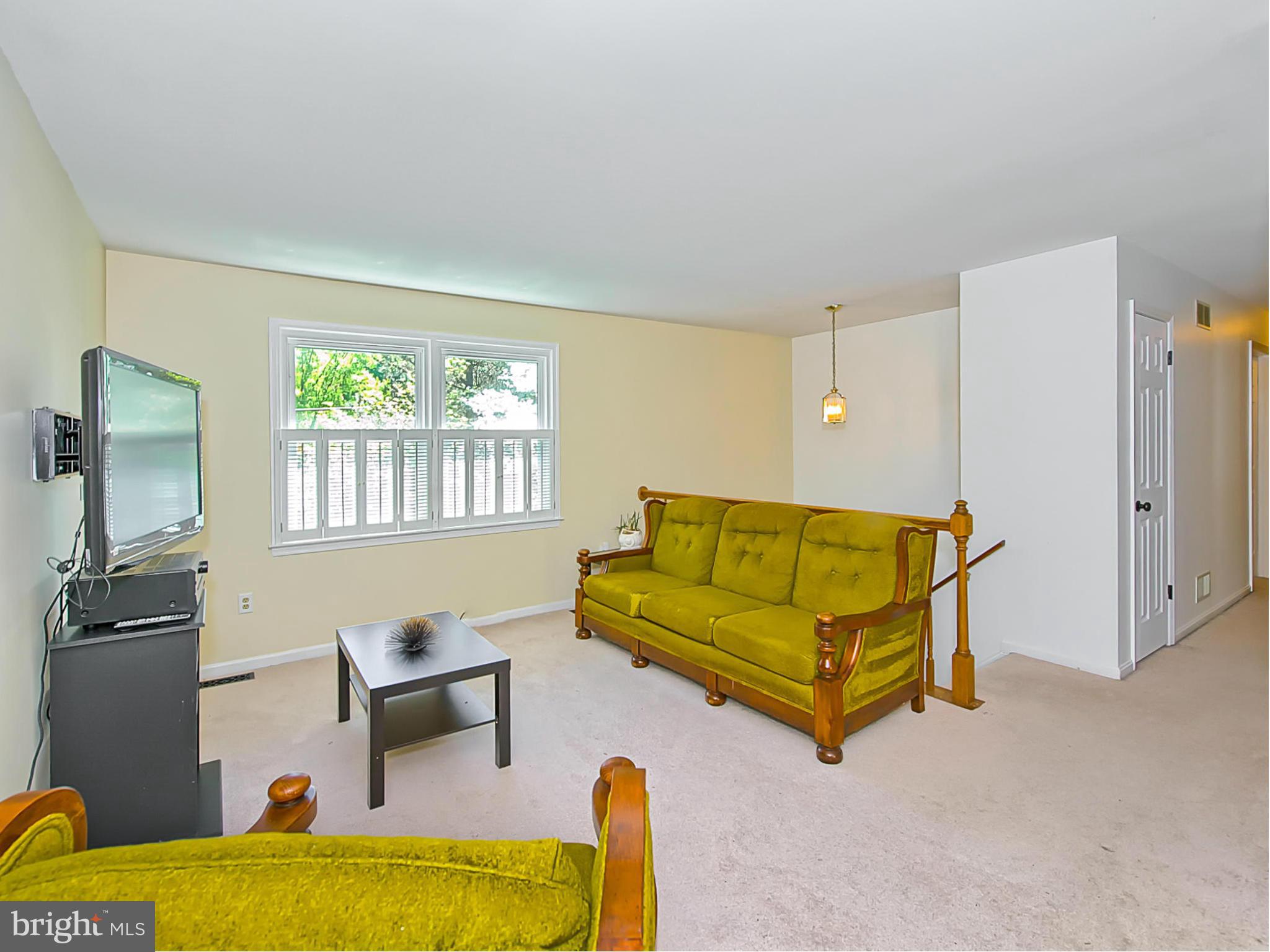 262 North Cranberry Road Westminster, MD 21157 - Photo 3 of 29 Living Room