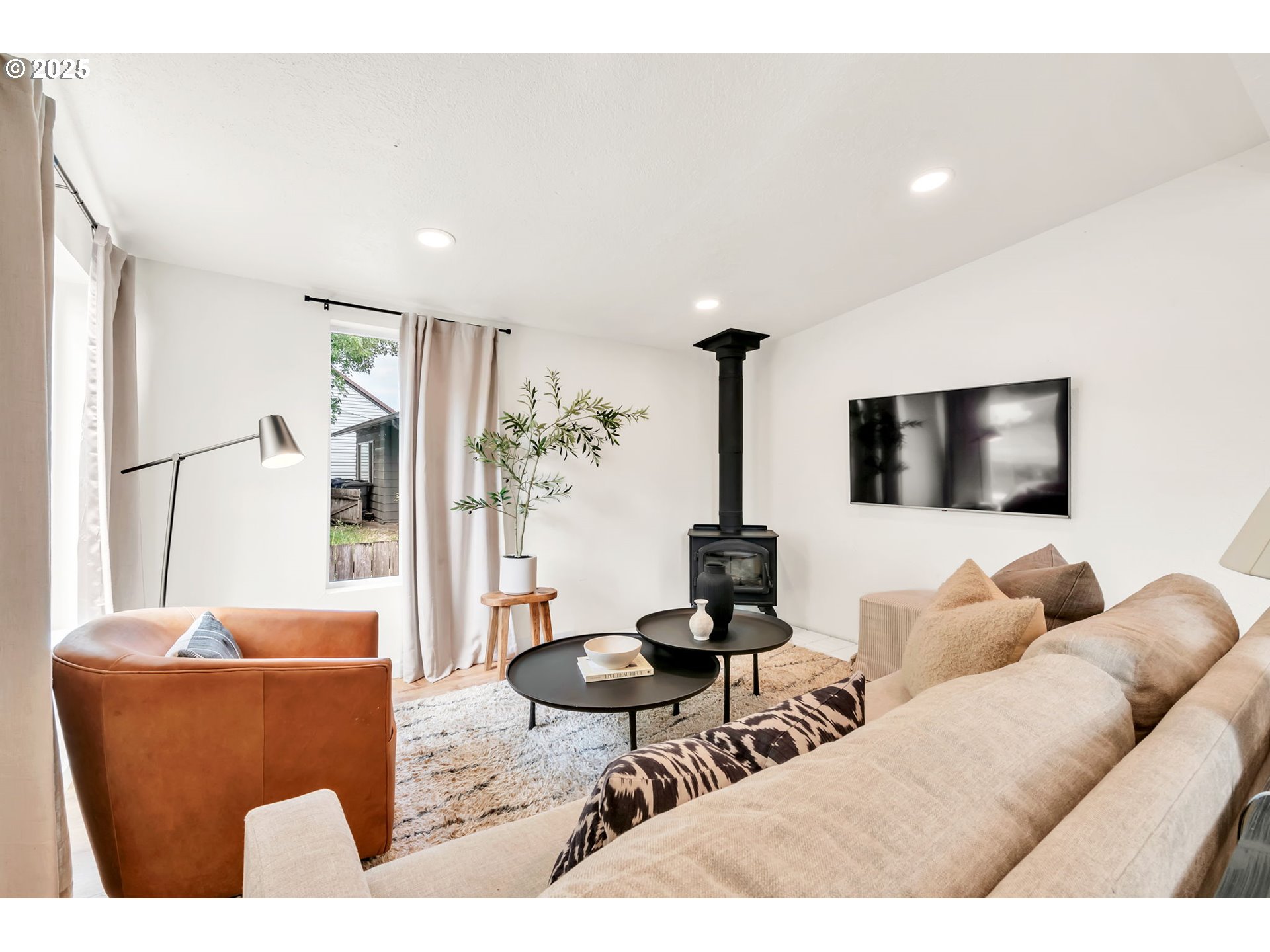 428 West Centennial Boulevard Springfield, OR 97477 - Photo 3 of 38