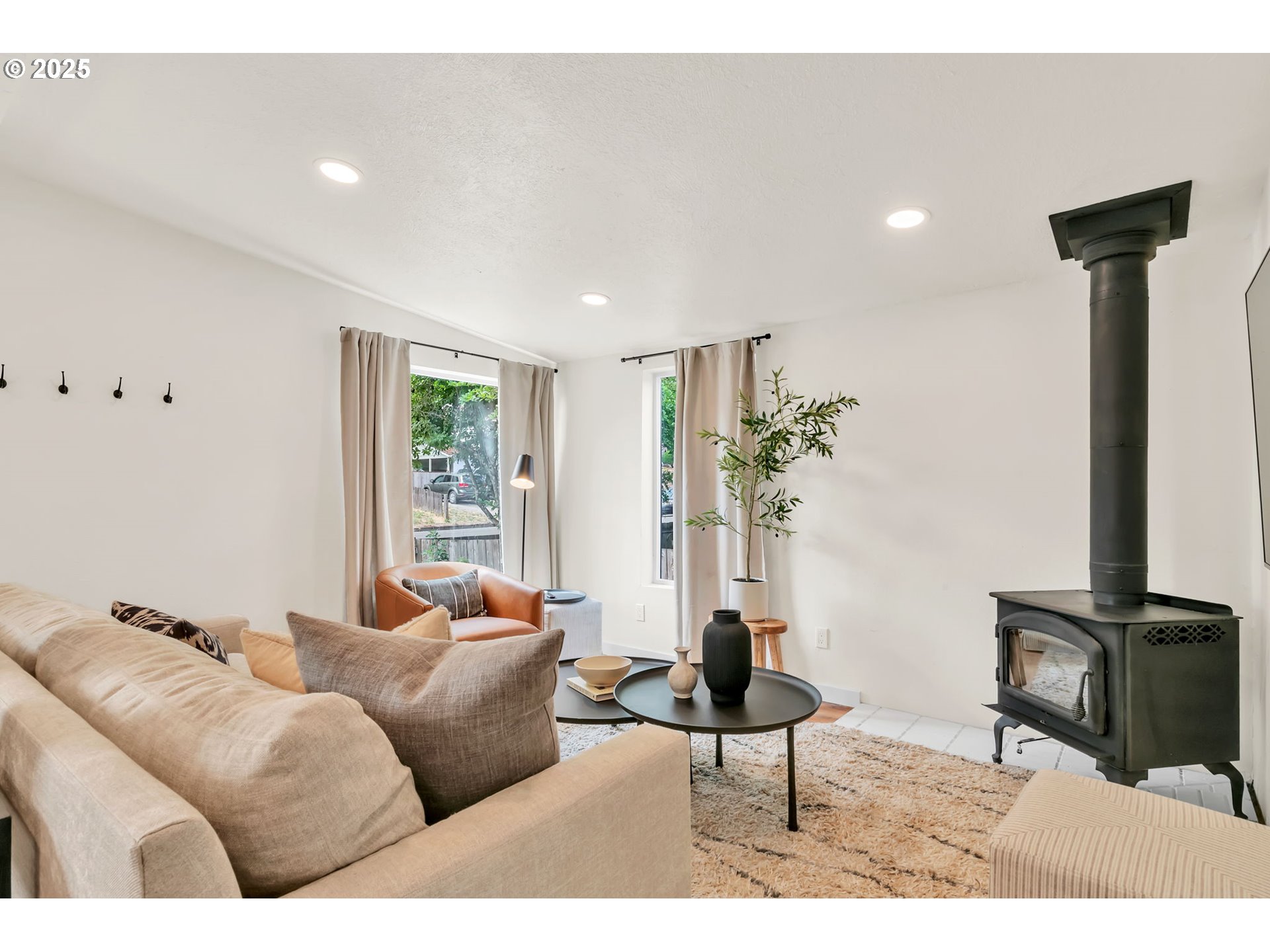 428 West Centennial Boulevard Springfield, OR 97477 - Photo 4 of 38