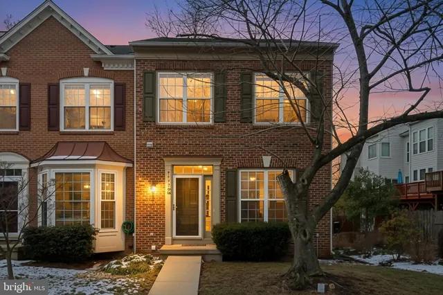 $725,000 | 5432 Summer Leaf Lane, Alexandria, VA 22312