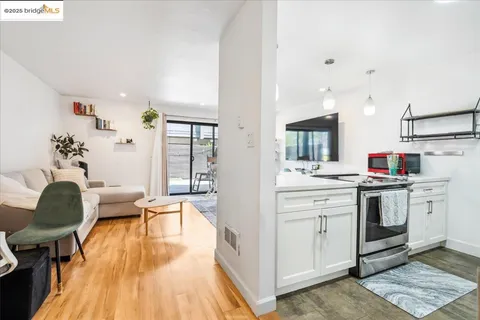 $299,000 | 5 Embarcadero, Unit 130, Oakland, CA 94607