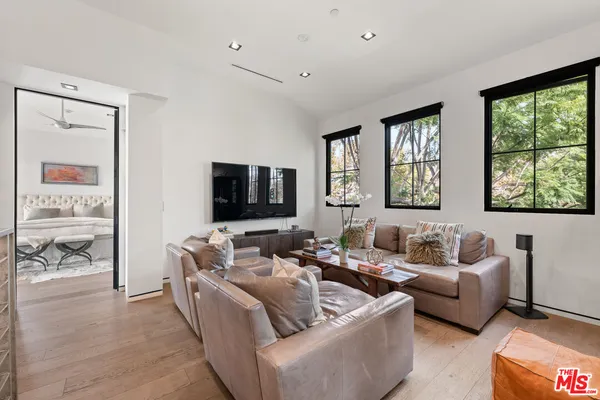 $12,999 | 601 North Crescent Heights Boulevard, Los Angeles, CA 90048