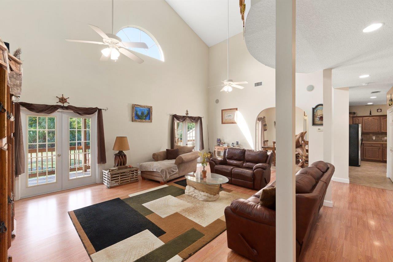 405 Southeast Salerno Road Stuart, FL 34997 - Photo 11 of 48 Living Room