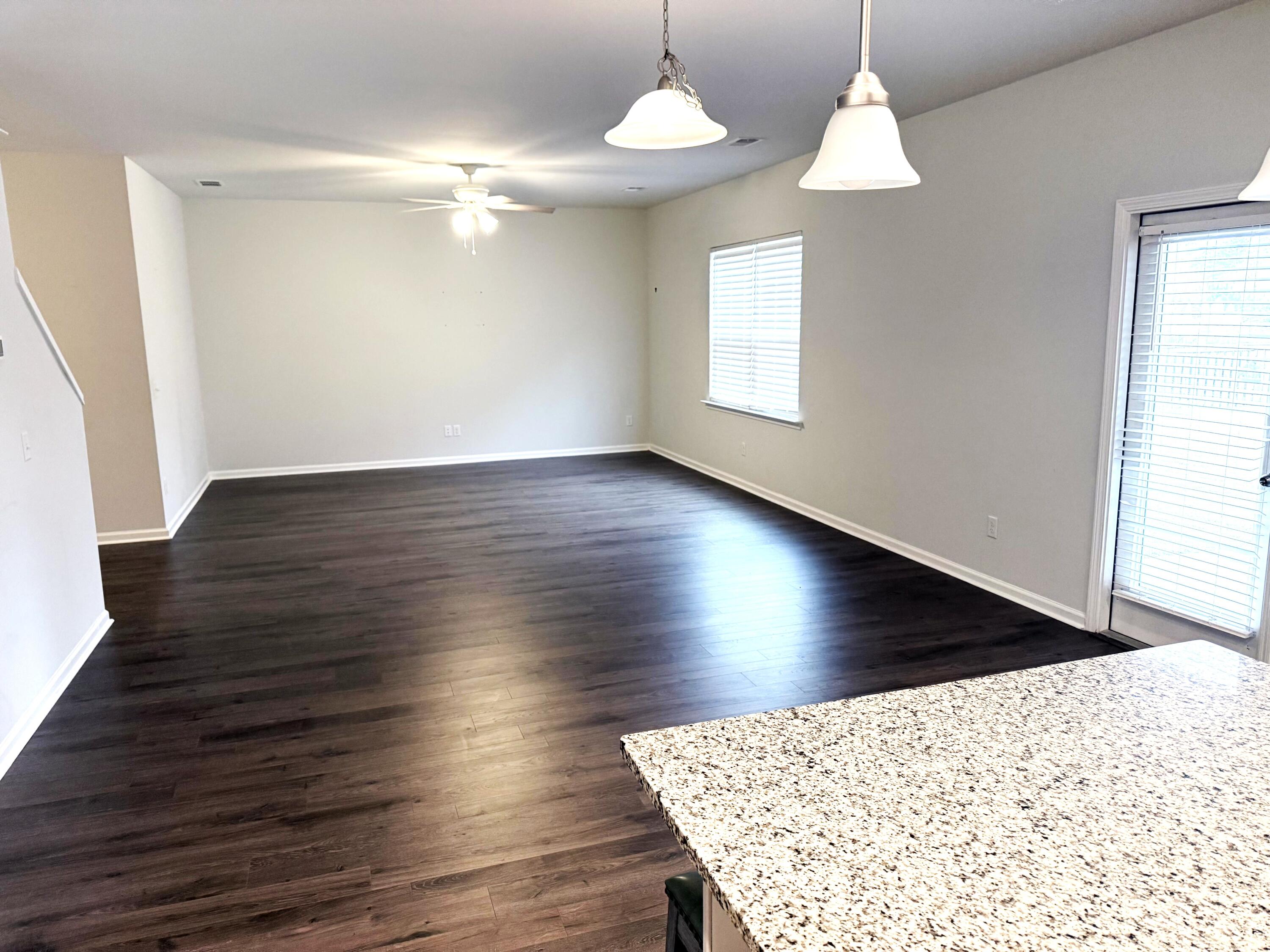 231 Hayworth Road Summerville, SC 29486 - Photo 6 of 33 Living Room