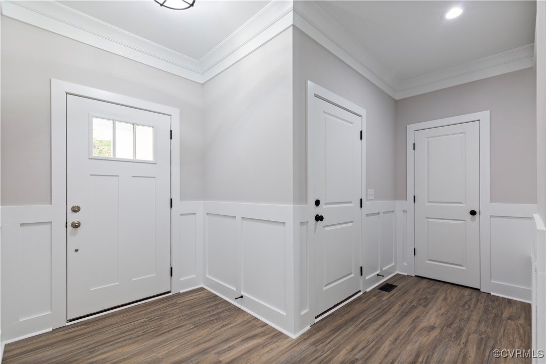 20184 Bennett Way Orange, VA 22960 - Photo 9 of 50 Foyer entrance with dark wood-type flooring and cr