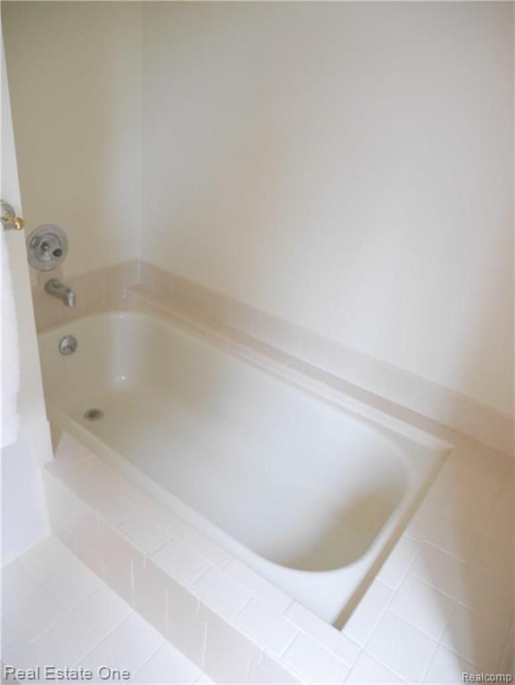 3575 Salem Drive Rochester Hills, MI 48306 - Photo 18 of 37