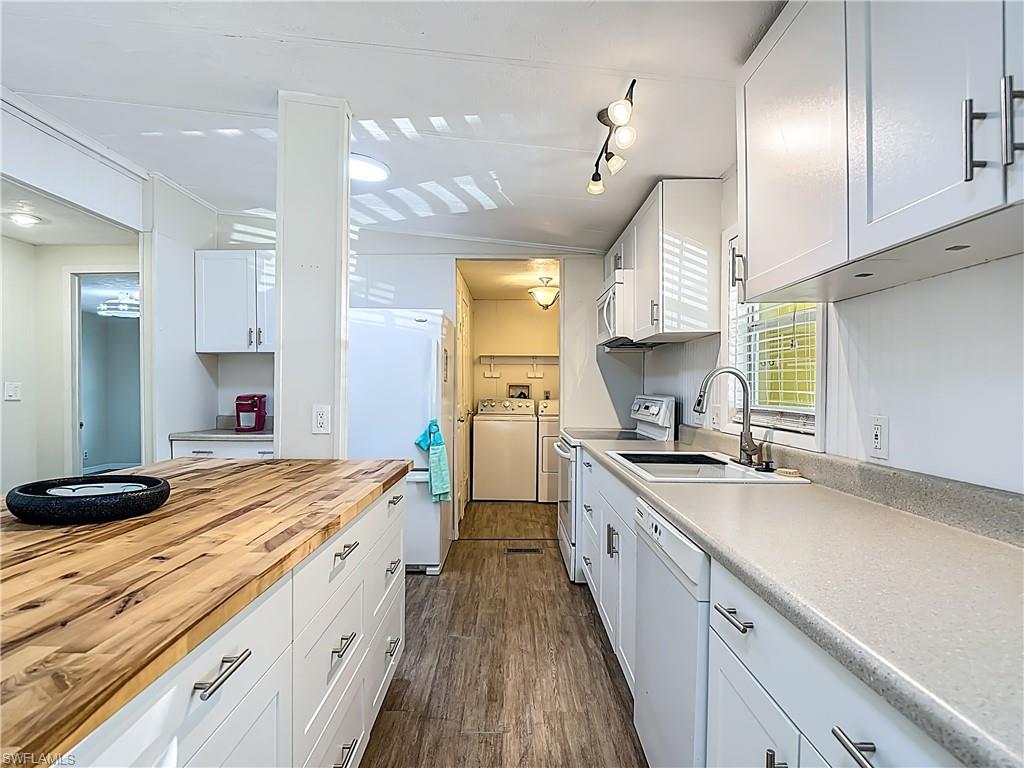 9 Moorhead Manor, Unit 9 Naples, FL 34112 - Photo 4 of 15