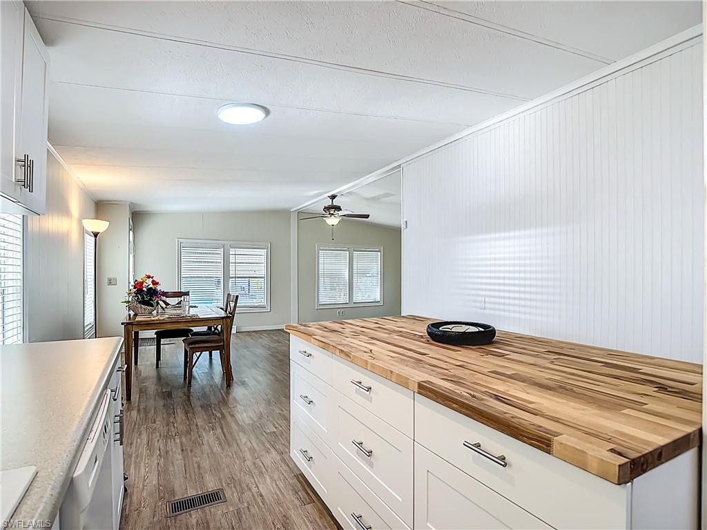 9 Moorhead Manor, Unit 9 Naples, FL 34112 - Photo 5 of 15