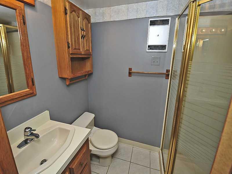 3772 Willett Road Baldwin, PA 15227 - Photo 12 of 20 Full Bath.