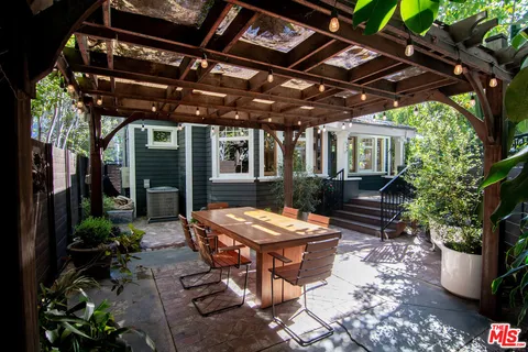 $1,550,000 | 1130 Electric Avenue, Venice, CA 90291