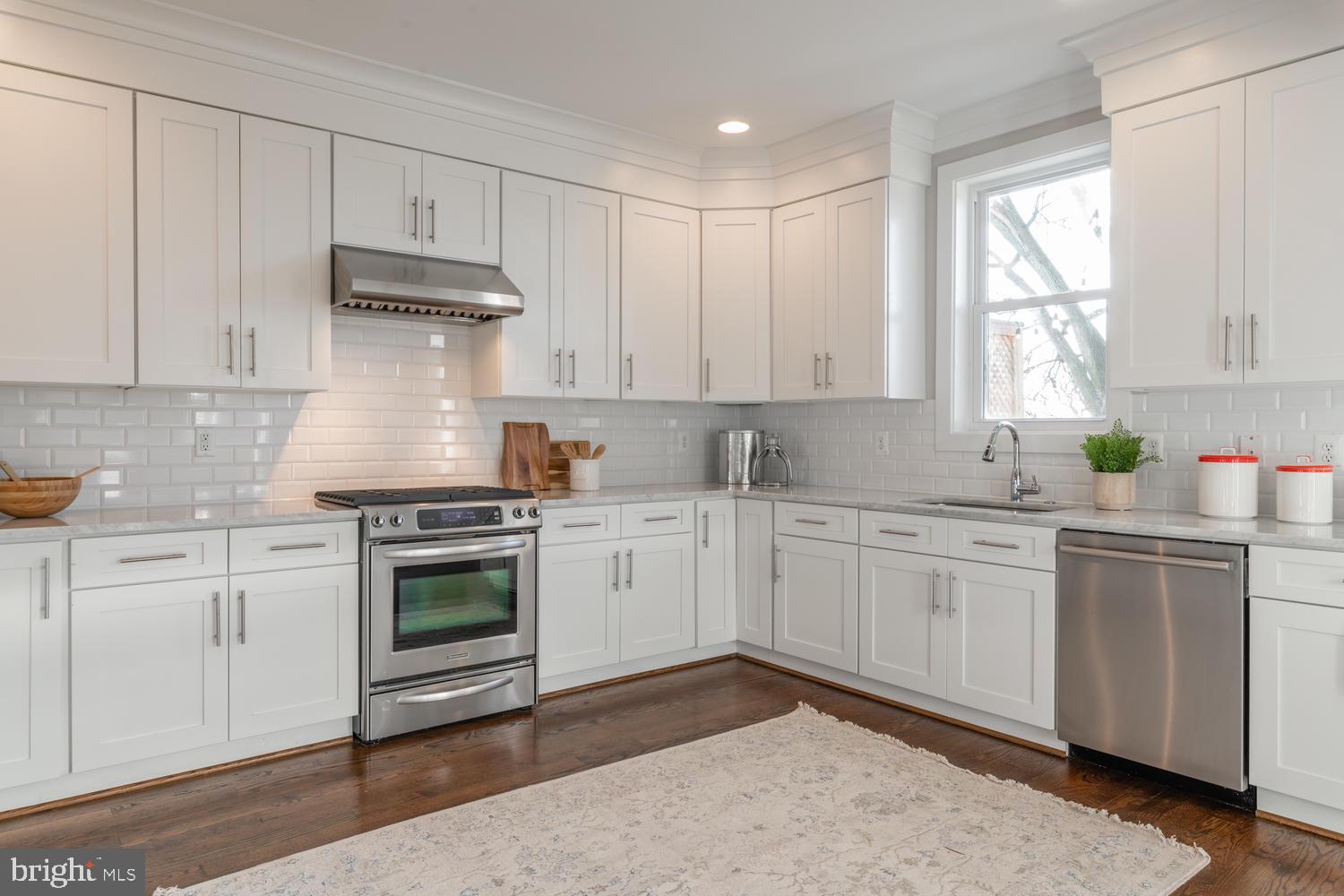 4110 3rd Street Northwest Washington, DC 20011 - Photo 9 of 47 Stainless Steel Apps & ForeverMark Custom Cabinets