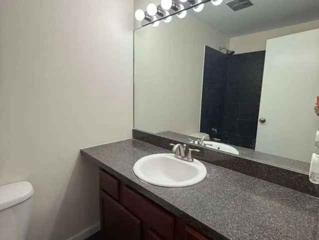 $1,900 | 5900 Forest View Road, Unit 1A, Lisle, IL 60532