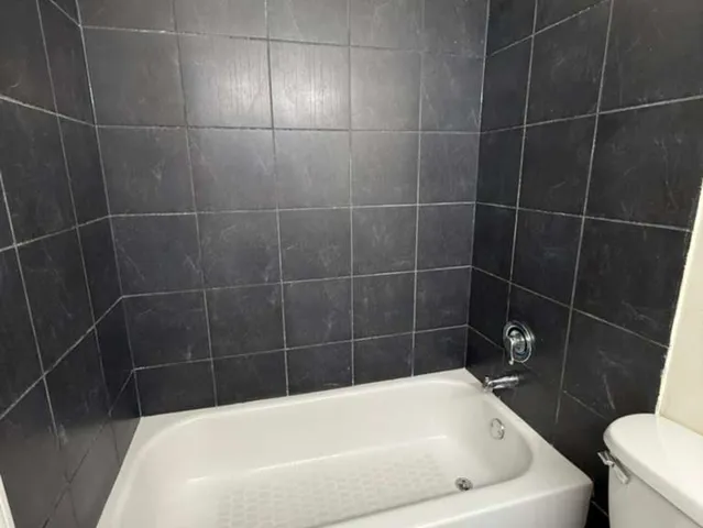 $1,900 | 5900 Forest View Road, Unit 1A, Lisle, IL 60532