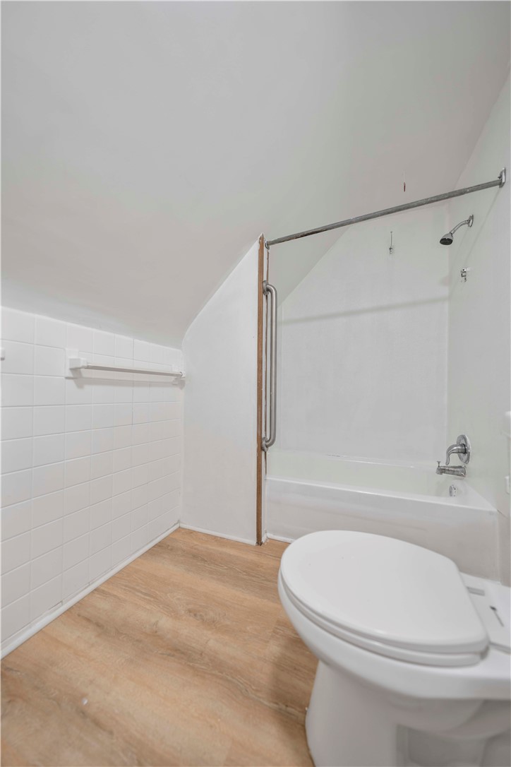 101 Ernst Street Rochester, NY 14621 - Photo 16 of 27 2nd floor bath