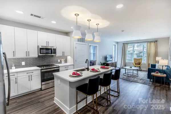 $2,551 | 101 West Morehead Street, Unit B1, Charlotte, NC 28202