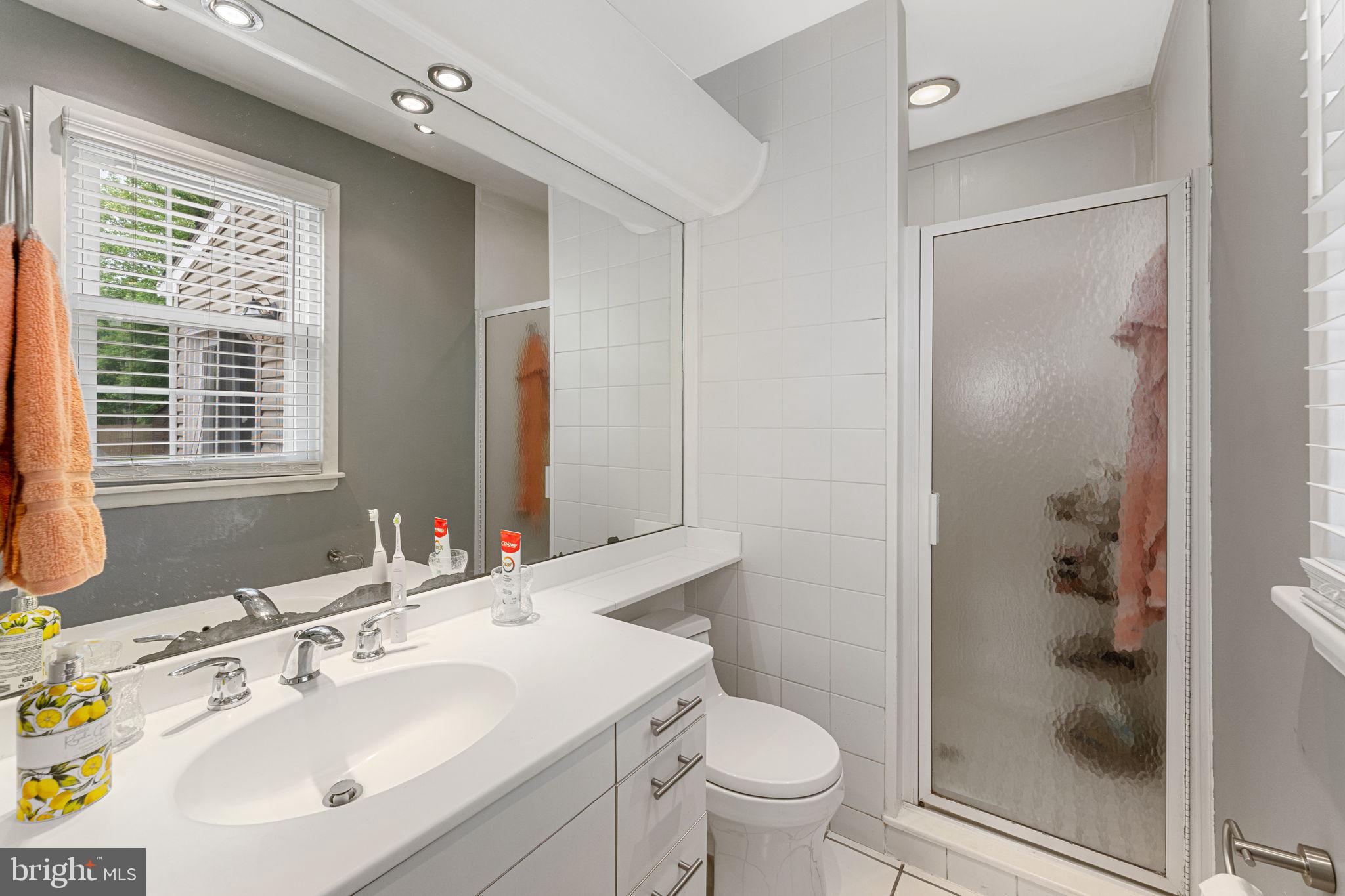 106 Deerfield Road Broomall, PA 19008 - Photo 18 of 35 Main floor primary bedroom bath
