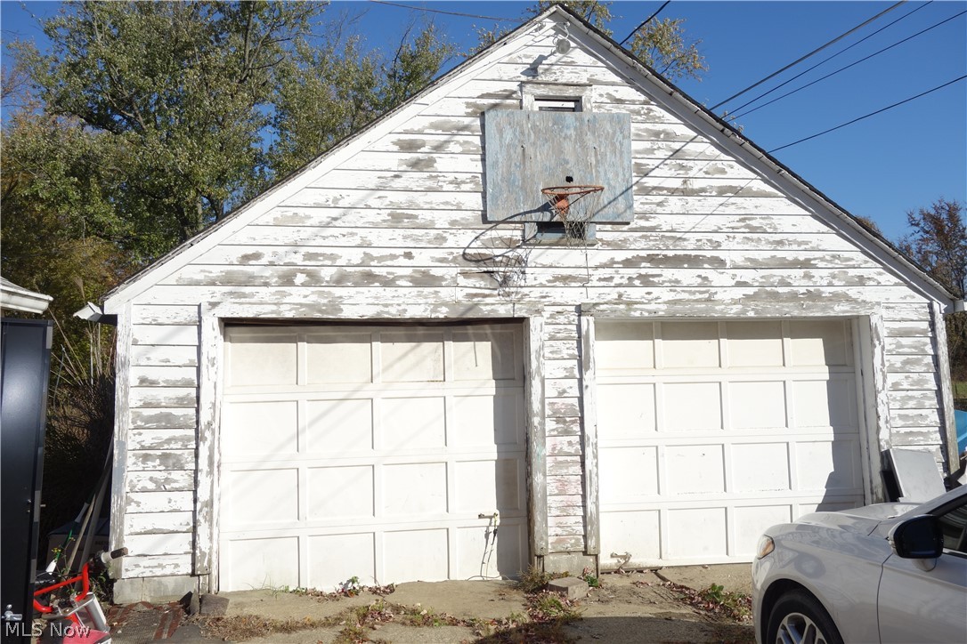 4279 Johnson Road Barberton, OH 44203 - Photo 5 of 35 2 Car Garage