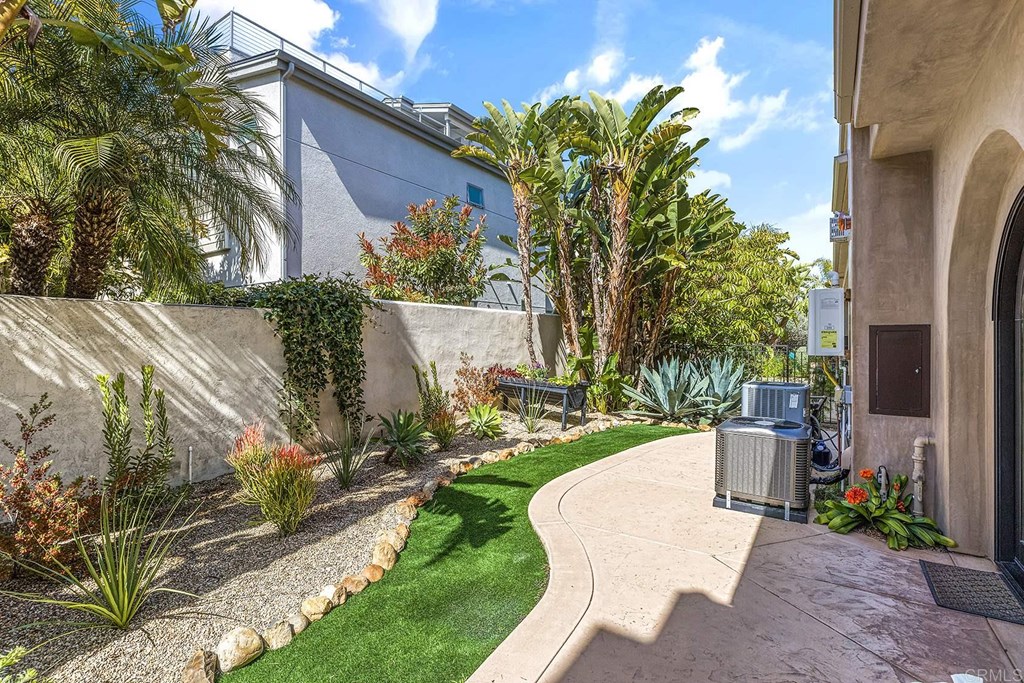 242 Date Avenue Carlsbad, CA 92008 - Photo 14 of 70