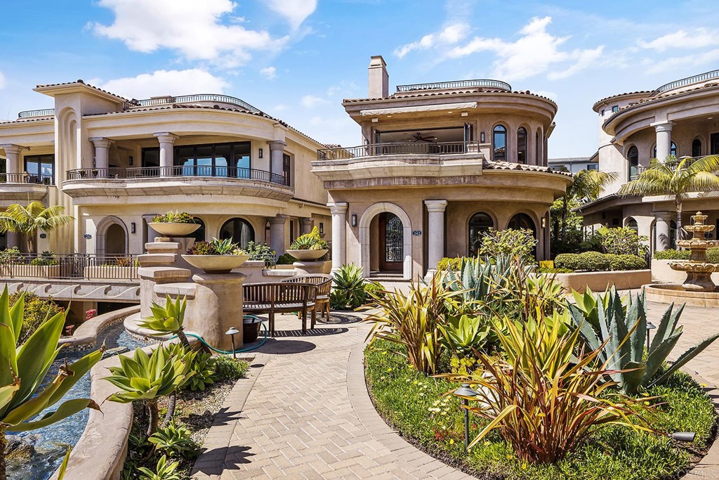 242 Date Avenue Carlsbad, CA 92008 - Photo 3 of 70