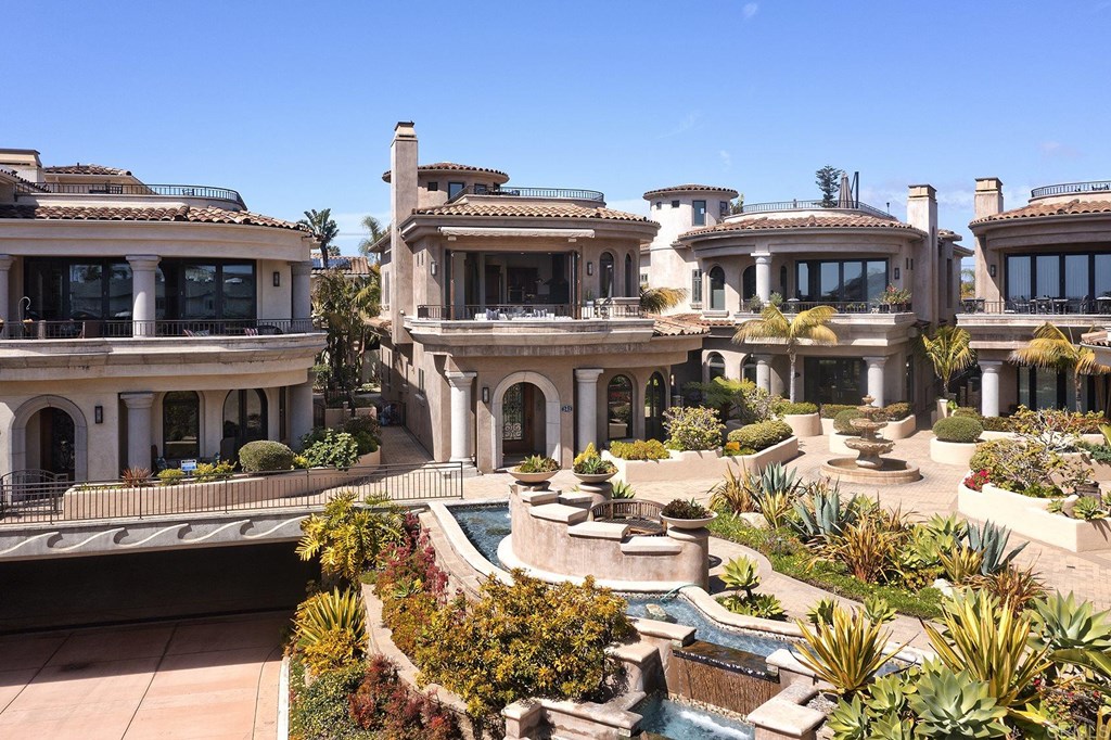 242 Date Avenue Carlsbad, CA 92008 - Photo 8 of 70