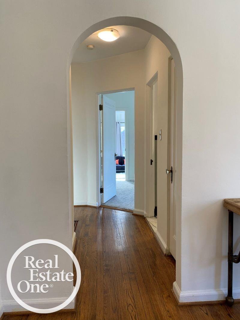 897 Rivard Boulevard Grosse Pointe, MI 48230 - Photo 23 of 42 50212858-e9f2c27d-4a30-4228-9d58-cbce07555e8f.JPG