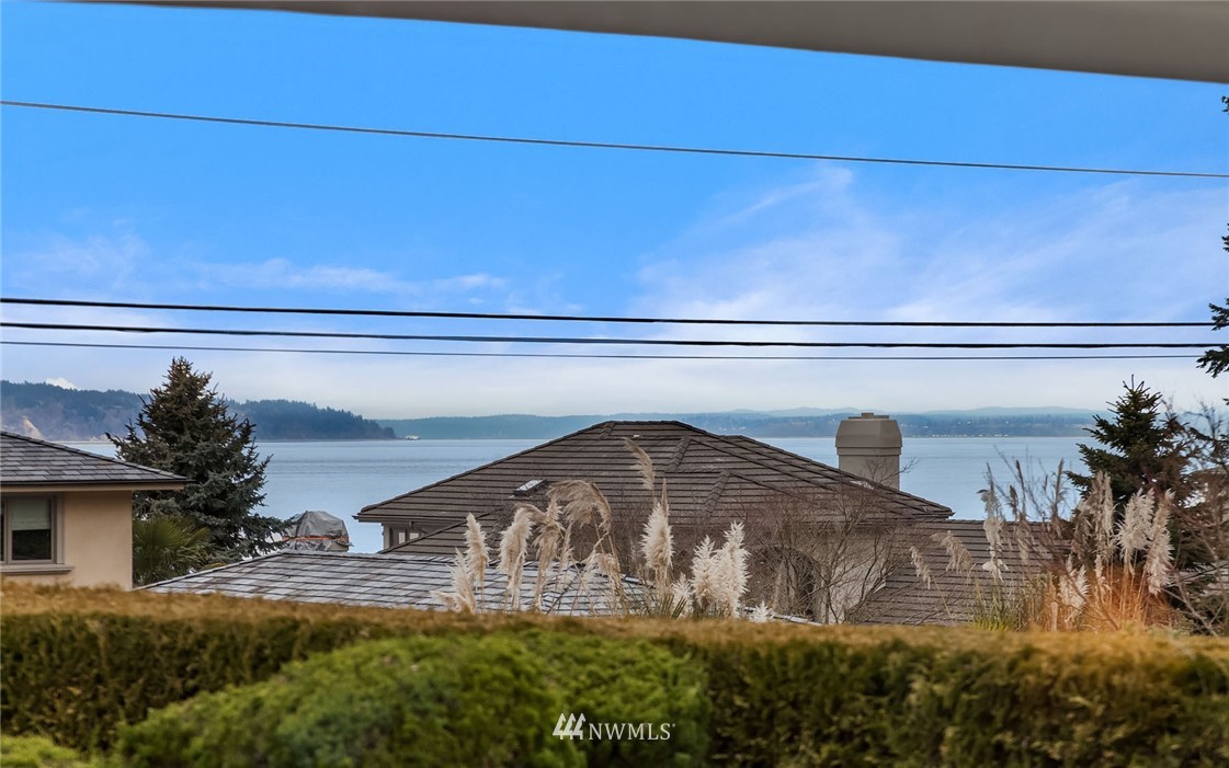 8714 Talbot Road Edmonds, WA 98026 - Photo 2 of 25
