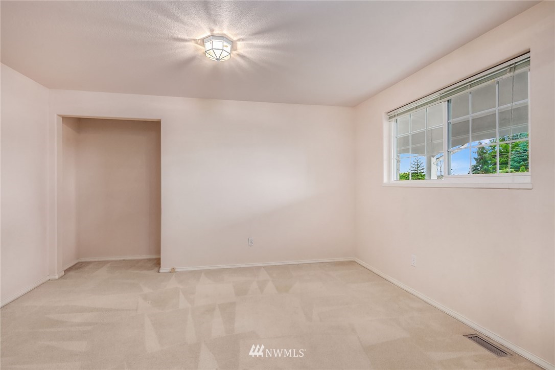 8714 Talbot Road Edmonds, WA 98026 - Photo 15 of 25