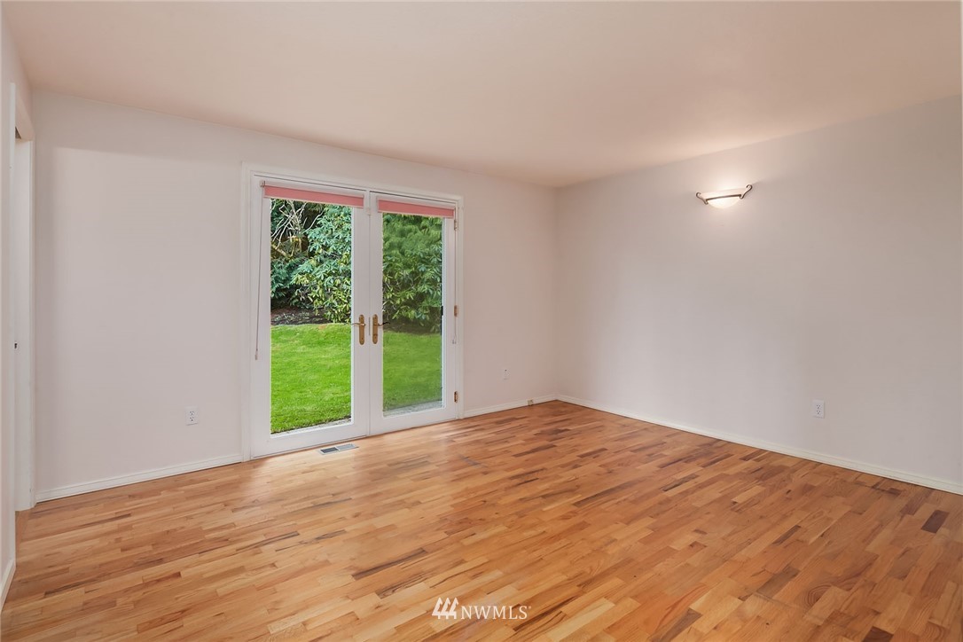 8714 Talbot Road Edmonds, WA 98026 - Photo 16 of 25