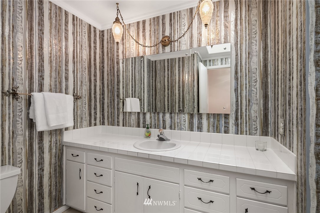 8714 Talbot Road Edmonds, WA 98026 - Photo 18 of 25