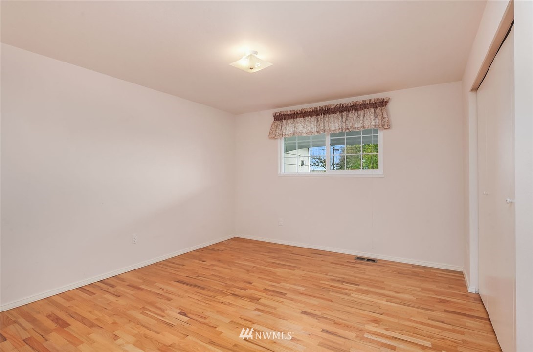 8714 Talbot Road Edmonds, WA 98026 - Photo 20 of 25
